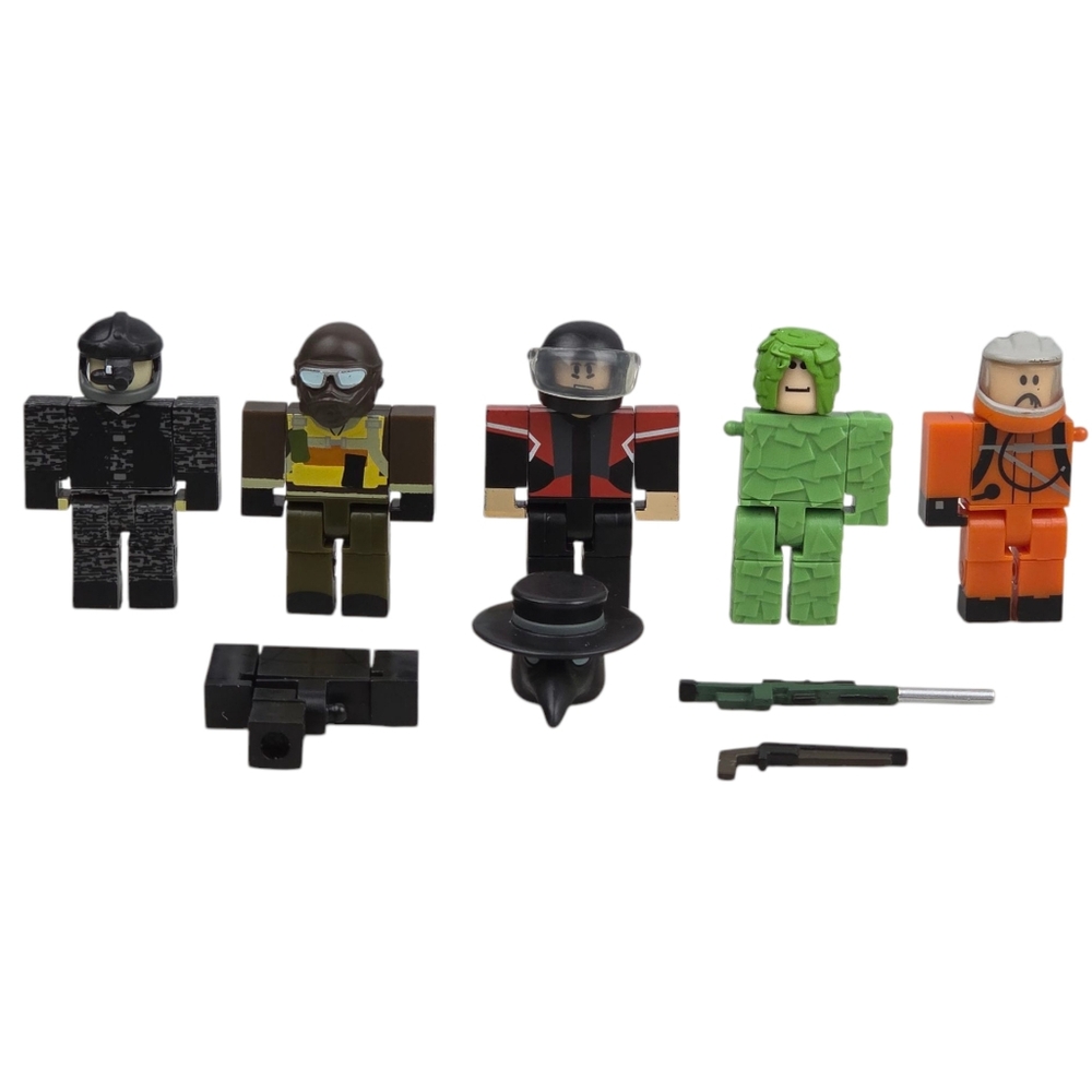 Roblox Apocalypse Rising 2 Figures Set READ***